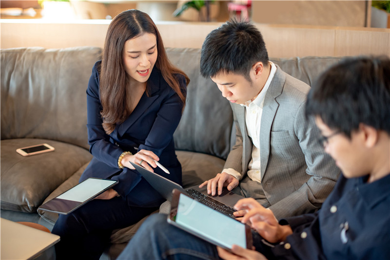 宣傳片需要使用專業(yè)演員嗎？易企宣宣傳片中心給您答案。