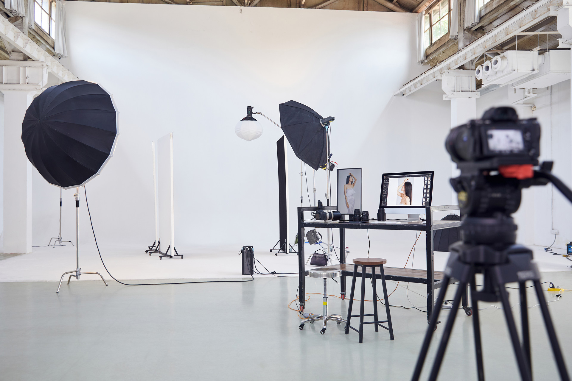 易企宣宣傳片中心提示您：宣傳片是否需要特別的道具或服裝？